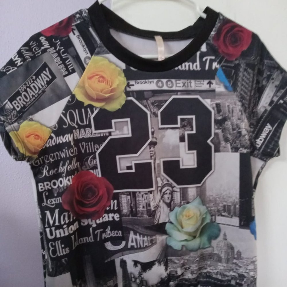 Pinklicious New York City Themed Shirt Size Medium Multicolor